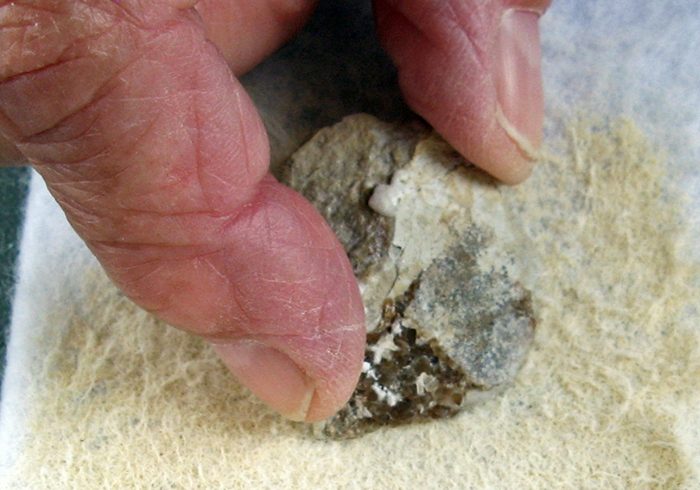 Polishing rock with scratch remover