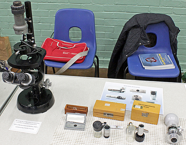 Zeiss inverted microscope and polarising accessories