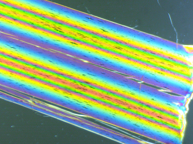 Fibre from electrostatic duster using crossed polarisers