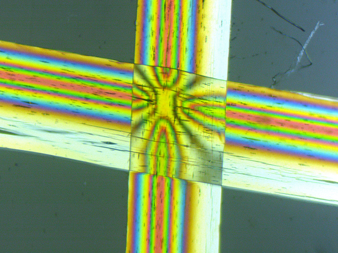 Fibre from electrostatic duster using crossed polarisers